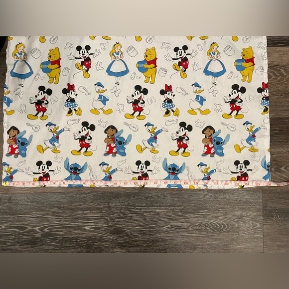 Disney Character Kitchen Apron Features Mickey Minnie Donald Winnie Alice Stitch - Picture 7 of 8